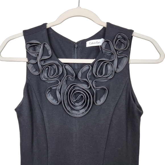 Calvin Klein Black Ruffled Zipper Floral Rose Shealth Dress LBD Women's Size 2 - Picture 2 of 12